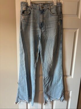 Zara Light Blue Denim Jeans with Contrast Topstitching